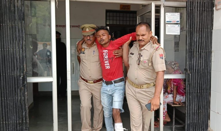 Agra News: Police arrested the robber after an encounter  Agra News: Police arrested the robber after an encounter  