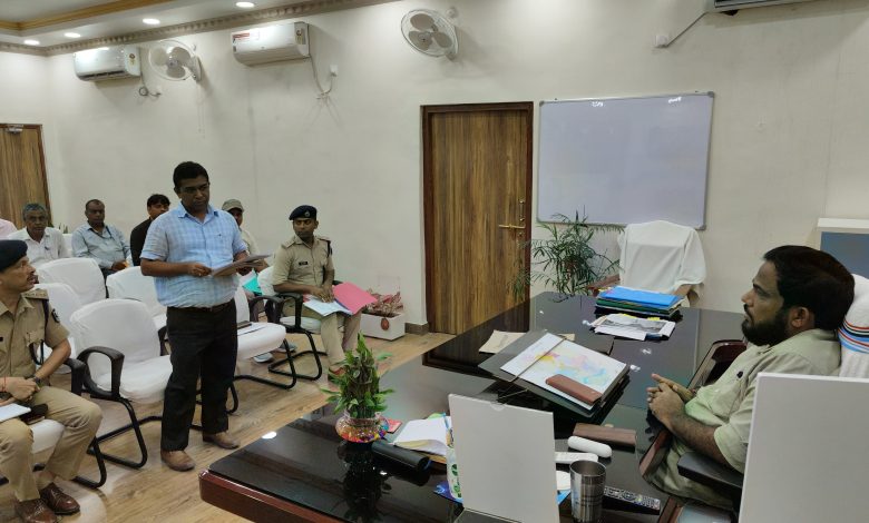 Bihar News-A review meeting of District Mining was held today under the chairmanship of District Officer Shri Yashpal Meena