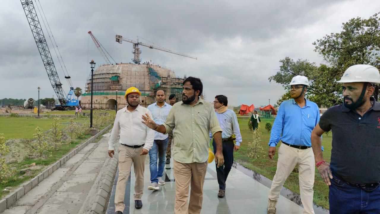 Bihar News-जिला पदाधिकारी ने की वैशाली में निर्माणाधीन बुद्ध सम्यक दर्शन संग्रहालय के निर्माण कार्य निरीक्षण 