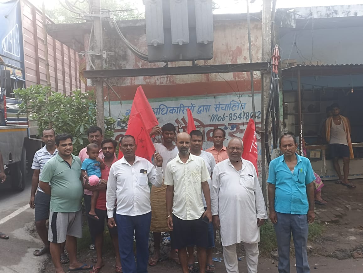 Bihar News CPI(ML) District Secretary Visheshwar Prasad Yadav demanded installation of double transformer near Laxman Das Math in the industrial area.
