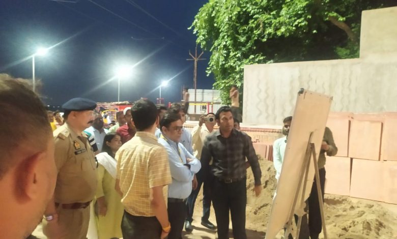 Prayagraj News: With a view to making Mahakumbh 2025 divine and grand, the works being done by various departments were inspected by the Principal Secretary, Urban Development.