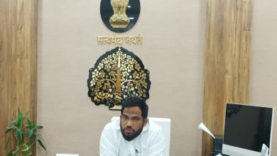 Bihar News-म्यूटेशन के लिए राजस्व कर्मचारी मांग रहा था पैसा