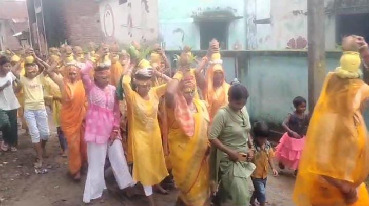 Etawah News: Shrimad Bhagwat Katha inaugurated with Kalash Yatra