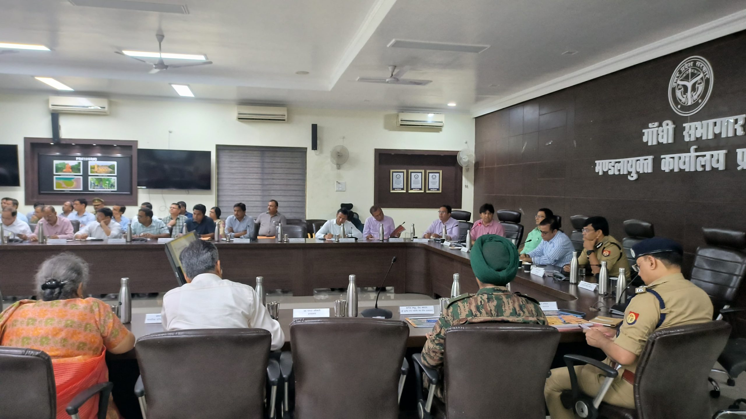 Prayagraj News :प्रमुख सचिव, नगर विकास ने महाकुंभ 2025 के दृष्टिगत विभिन्न विभागों द्वारा कराए जा रहे कार्यों के प्रगति की समीक्षा की