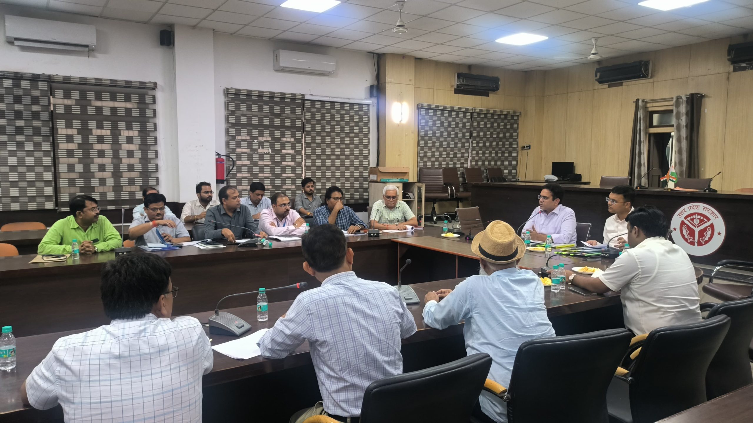 Prayagraj News: A review meeting regarding preparations for the control of dengue and communicable diseases was held under the chairmanship of the District Magistrate.