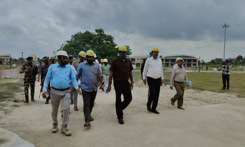 Bihar News-Secretary and DM inspected the under construction Buddha Smriti Stupa
