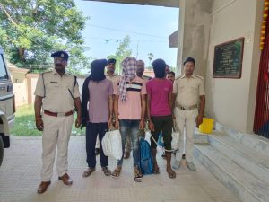 Bihar news Three robbers arrested with looted mobile and money