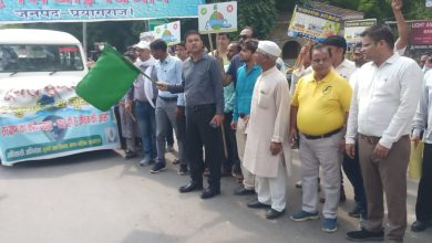 Prayagraj News :भूजल संरक्षण हेतु जनमानस में जागरूकता बढ़ाने के उद्देश्य से जल संरक्षण एवं संचयन से सम्बन्धित दी गयी जानकारी, पम्फ्लेट इत्यादि का किया गया वितरण