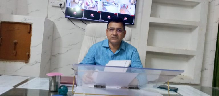 Ambedkar Nagar News Newcomer Jahangirganj Block Development Officer Satish Kumar took charge