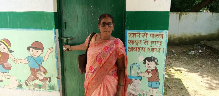 Ambedkar Nagar News Villagers suffer due to the arbitrariness of Anganwadi worker, the center is always closed.