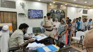 Bihar News-जनता के दरबार में जिलाधिकारी: साप्ताहिक जनता दरबार में पहुँचे 50 फरियादी