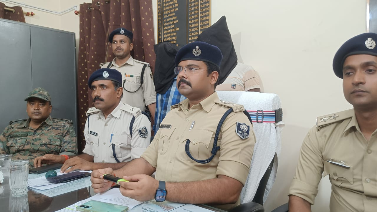 Bihar News: Two including father arrested in case of dead body of girl found in a sack from a canal under Majholia police station area.