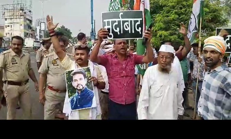 Agra News : प्रदेश अध्यक्ष के आवाहन पर शेयर कांग्रेस कमेटी अध्यक्ष अमित सिंह की नेतृत्व में बीजेपी सांसद अनुराग ठाकुर का फूंका पुतला