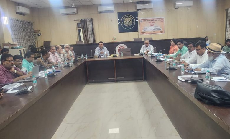 Prayagraj News: Do not show any kind of negligence or indifference in the implementation of health related schemes - Chief Development Officer