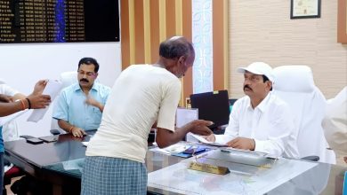 Bihar News Strict action will be taken against officers and employees who show negligence and indifference in solving the problems of the common people: District Magistrate