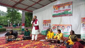 Prayagraj News :काकोरी दिवस की पूर्व संध्या पर क्षेत्रीय अभिलेखागार में शहीदों को नमन करते हुए सांस्कृतिक कार्यक्रमों का आयोजन किया गया