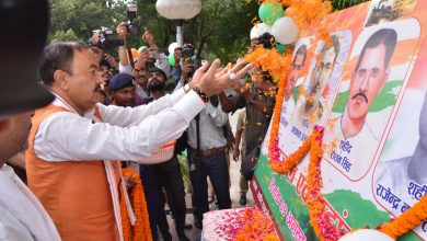 Prayagraj News: Kakori Train Action Centenary Year Celebrations were inaugurated by Hon'ble Deputy Chief Minister by paying floral tribute and garlanding the statue of Shaheed Chandrashekhar Azad