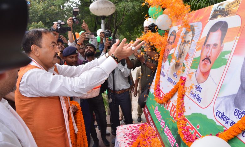Prayagraj News: Kakori Train Action Centenary Year Celebrations were inaugurated by Hon'ble Deputy Chief Minister by paying floral tribute and garlanding the statue of Shaheed Chandrashekhar Azad