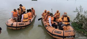 Prayagraj News : "ADM (FR) along with NDRF team took stock of the water level of Ganga and Yamuna rivers