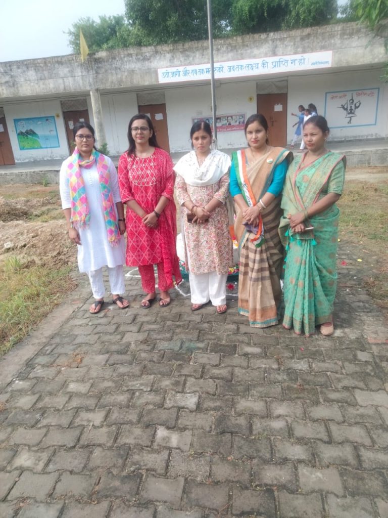 अम्बेडकर नगर न्यूज-राजकीय बालिका इण्टर कॉलेज तेंदुआई कलां , अम्बेडकर नगर में हर्षोल्लास के साथ मनाया गया 78 वां स्वतंत्रता दिवस समारोह 