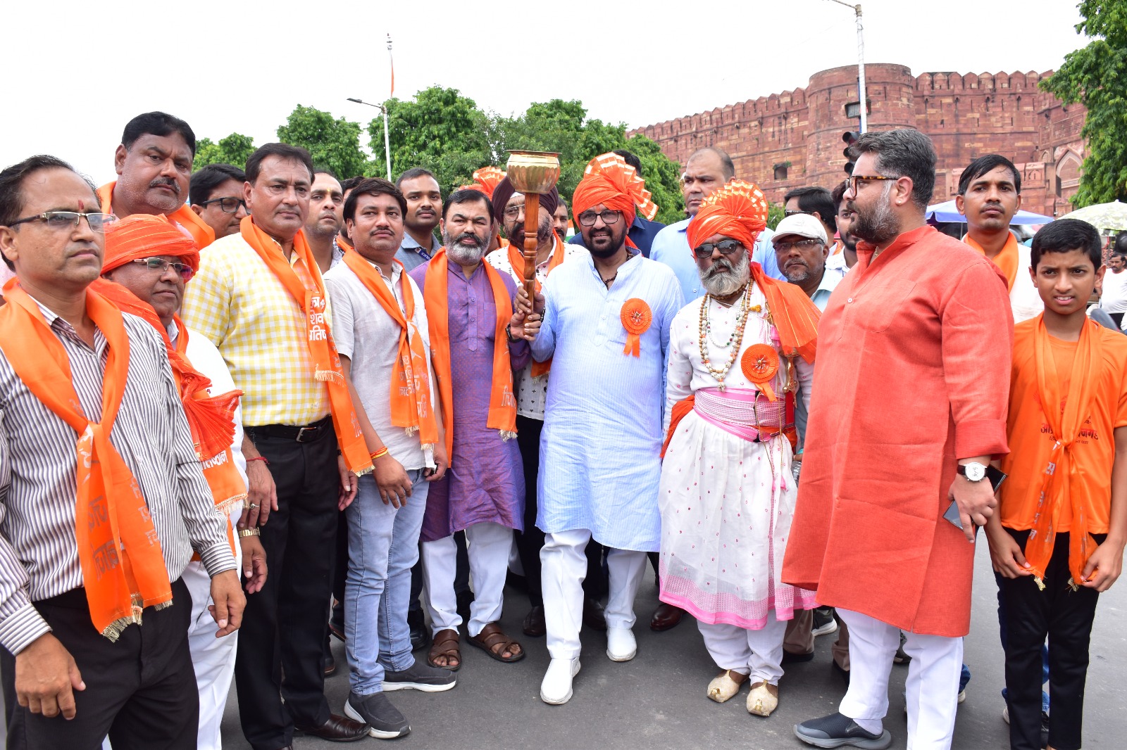 Azamgarh News: Appeal for peaceful Bharat Bandh on 21 August 2024 in protest against atrocities on Hindus in Bangladesh  