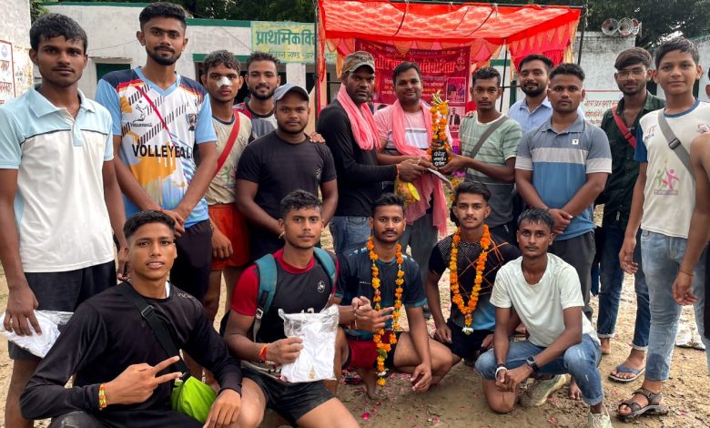Agra News: Kabaddi competition held in the grounds of Gutila Primary School on Rakshabandhan