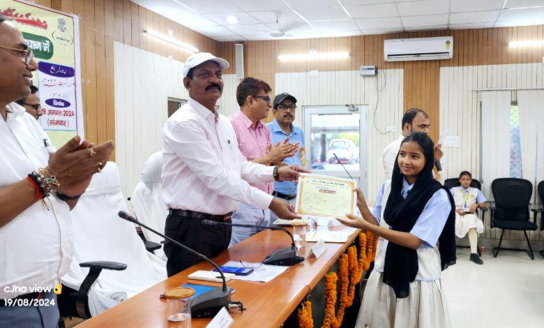 Bihar news Urdu is the language that gives the message of peace and tranquility: District Magistrate