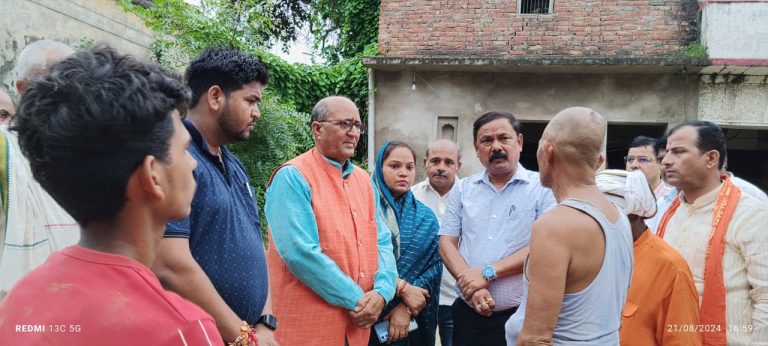 Ambedkar Nagar News: In the suicide case, the District Magistrate met the family members and assured them of all possible help