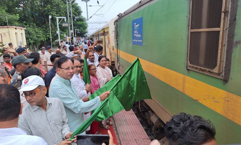Bihar news Dr. Sanjay Jaiswal inaugurated the Bharat Gaurav Yatra train from Bettiah, thanked Railway Minister Ashwini Vaishnav for the Muzaffarpur-Anand Vihar clone special train