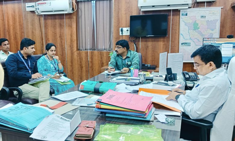 Bihar News- In the light of the instructions of the District Officer, a review meeting of Deputy Development Commissioner Mr. Shams Javed Ansari was held today