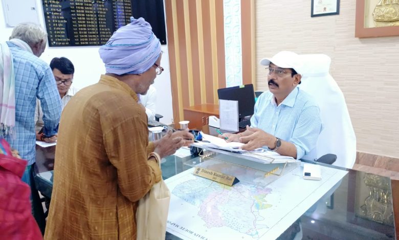 Bihar news 100 cases were heard in the District Magistrate's public court