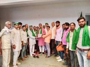 Agra News: Bhakiyu demonstrated at the tehsil headquarters for the construction of road and culvert
