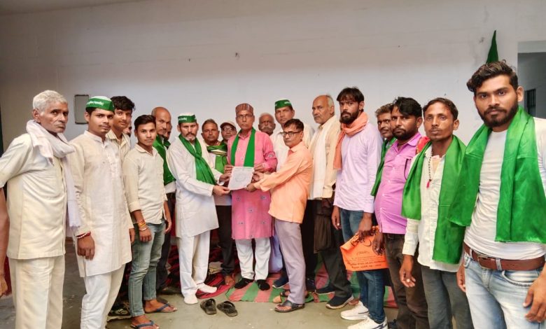 Agra News: Bhakiyu demonstrated at the tehsil headquarters for the construction of road and culvert