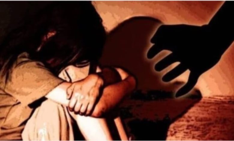 Agra News: Junior doctor in SN did obscene act with a girl