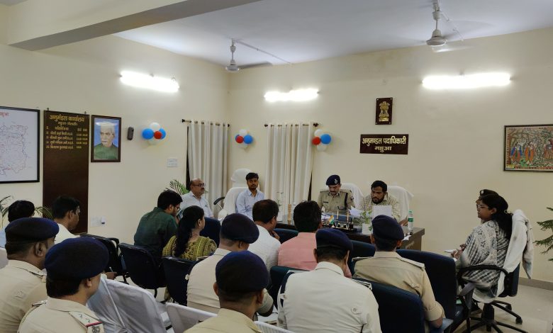 Bihar News-DM and SP held a long meeting in all three subdivisions regarding law and order
