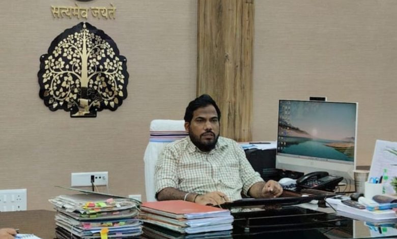 Bihar News-जल्द मुहैया करायें स्कूलों में सभी बुनियादी सुविधाएँ: जिलाधिकारी