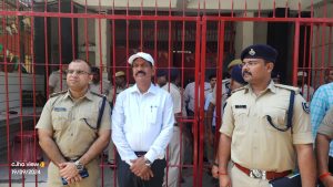 Bihar News District Magistrate and Superintendent of Police, Bettiah did a surprise inspection of Divisional Jail Bettiah