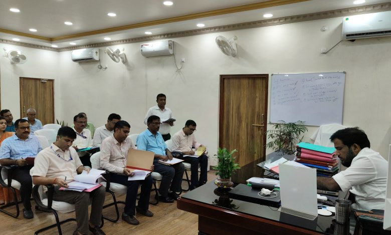 Bihar News-Review meeting regarding collection of internal resources was held today in the Collectorate under the chairmanship of District Officer Shri Yashpal Meena.