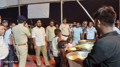 Bihar News-District Officer and Superintendent of Police inspected the community kitchen