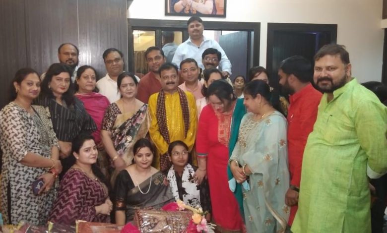 Agra News- Auspicious songs are resonating in King Janak's house, gifts abound