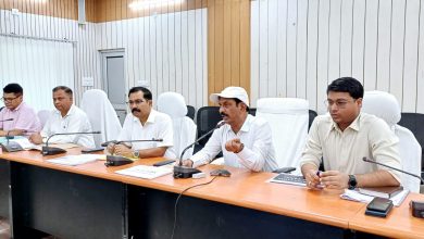Bihar news District officials should work with energy, promptness and dedication: District Officer