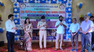 Bihar News-Youth should use smart phones with awareness and caution: DM