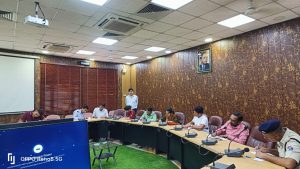 Agra News- Hindi speech competition and Hindi poetry recitation competition were organized during Hindi Rajbhasha fortnight in Goverdhan Sabha room of Divisional Railway Manager Office, Agra.