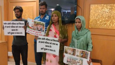 Agra News- Soni family wants to grab my land by killing me, if I don't get justice then I will commit suicide with my family: Omvati