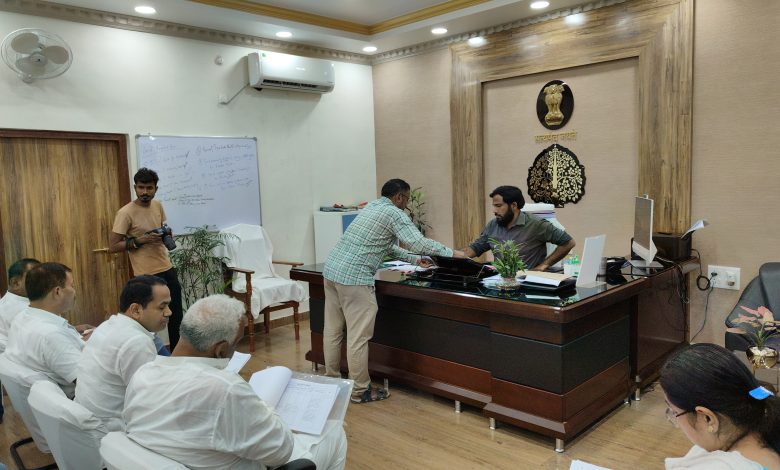 Bihar News- DM held a meeting regarding rationalization of polling centers