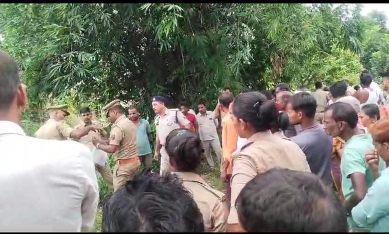 Ambedkar Nagar News: A young man who had come to his in-laws' house shot himself dead, police busy investigating