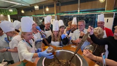 Agra News- On the occasion of World Tourism Day, a cake mixing ceremony was held at Hotel Clarks Shiraz