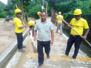 Ambedkar Nagar News - 155 hours of continuous cleanliness campaign continues in Adarsh ​​Nagar Panchayat-Jahangirganj 
