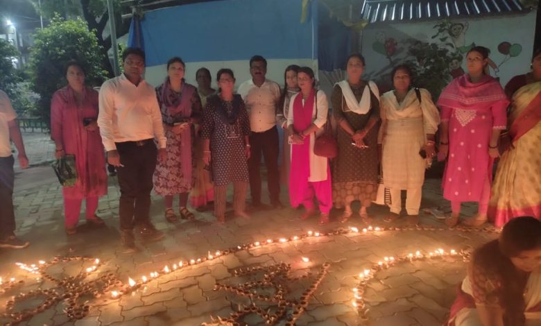 Bihar News-The message of cleanliness was lit and the Collectorate complex was illuminated.