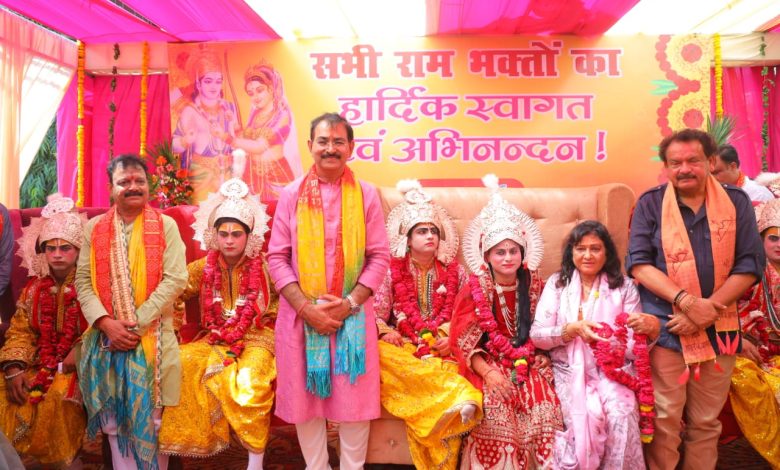 Agra News- In Mithilanagari, King Dasharath along with Siyaram and the three brothers were invited with much fanfare